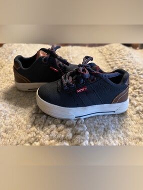 Levi's Kids Drive Lo Synthetic Leather Casual Lowtop Sneaker- Size 5 (toddler)